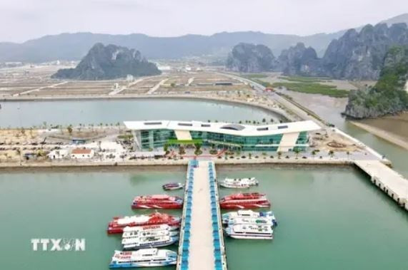 Quang Ninh: Van Don bans plastic products on five island communes hinh anh 1