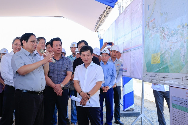 Der Premierminister, der das Gelände besuchte, hob mehrere wichtige Schnellstraßenprojekte hervor