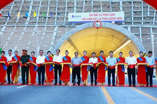 Two new sections on North-South expressway put into use hinh anh 1