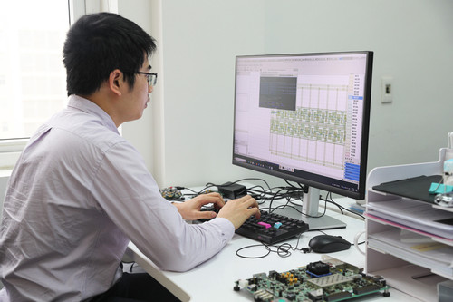 Vietnam should focus on semiconductor chip design, experts say