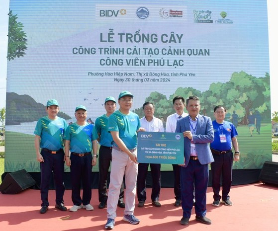 3 trao bien tuong trung kinh phi trong cay va cai tao canh quan cong vien phu lac.jpeg