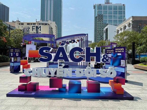 Book, reading culture day promotes digital transformation hinh anh 1