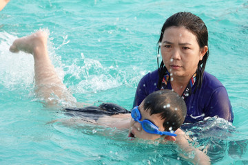 Cô giáo 8 năm làm điều đặc biệt cho hơn 1.500 học sinh 'mù bơi, sợ nước'