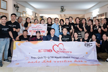 Gcoop Việt Nam tặng quà cho người khiếm thị ở Mái ấm Thiên Ân