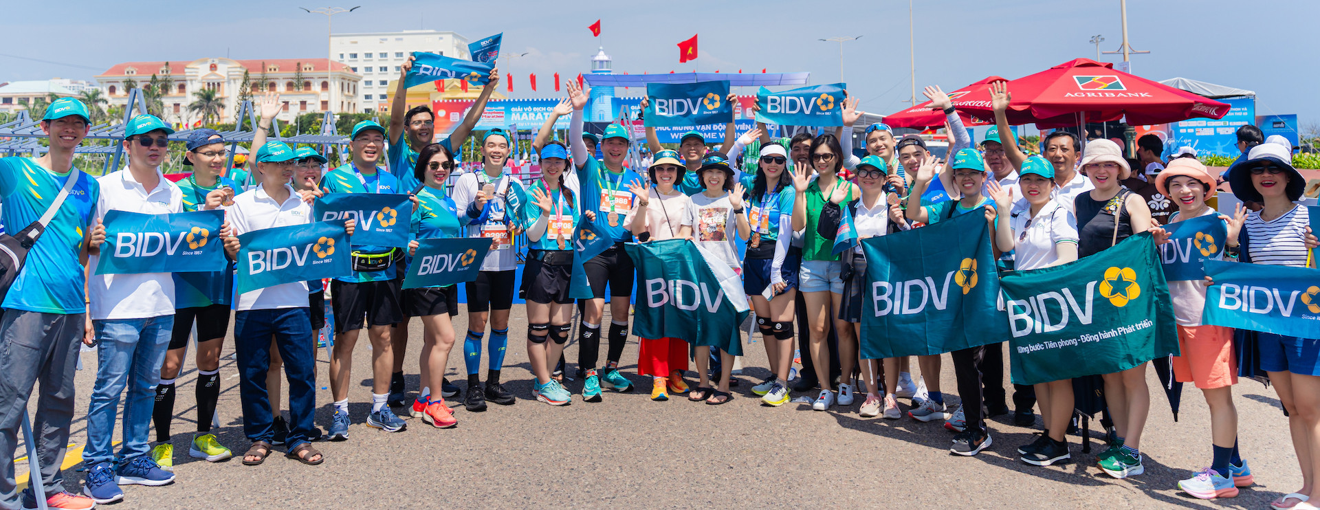 hon 250 vdv bidv tham gia giai chay tien phong marathon 2024.jpeg