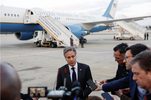 Máy bay hỏng, Ngoại trưởng Mỹ tới cuộc họp của NATO muộn