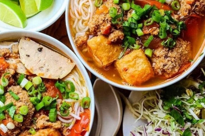 Vietnamese crab noodle soup impresses Australian visitor