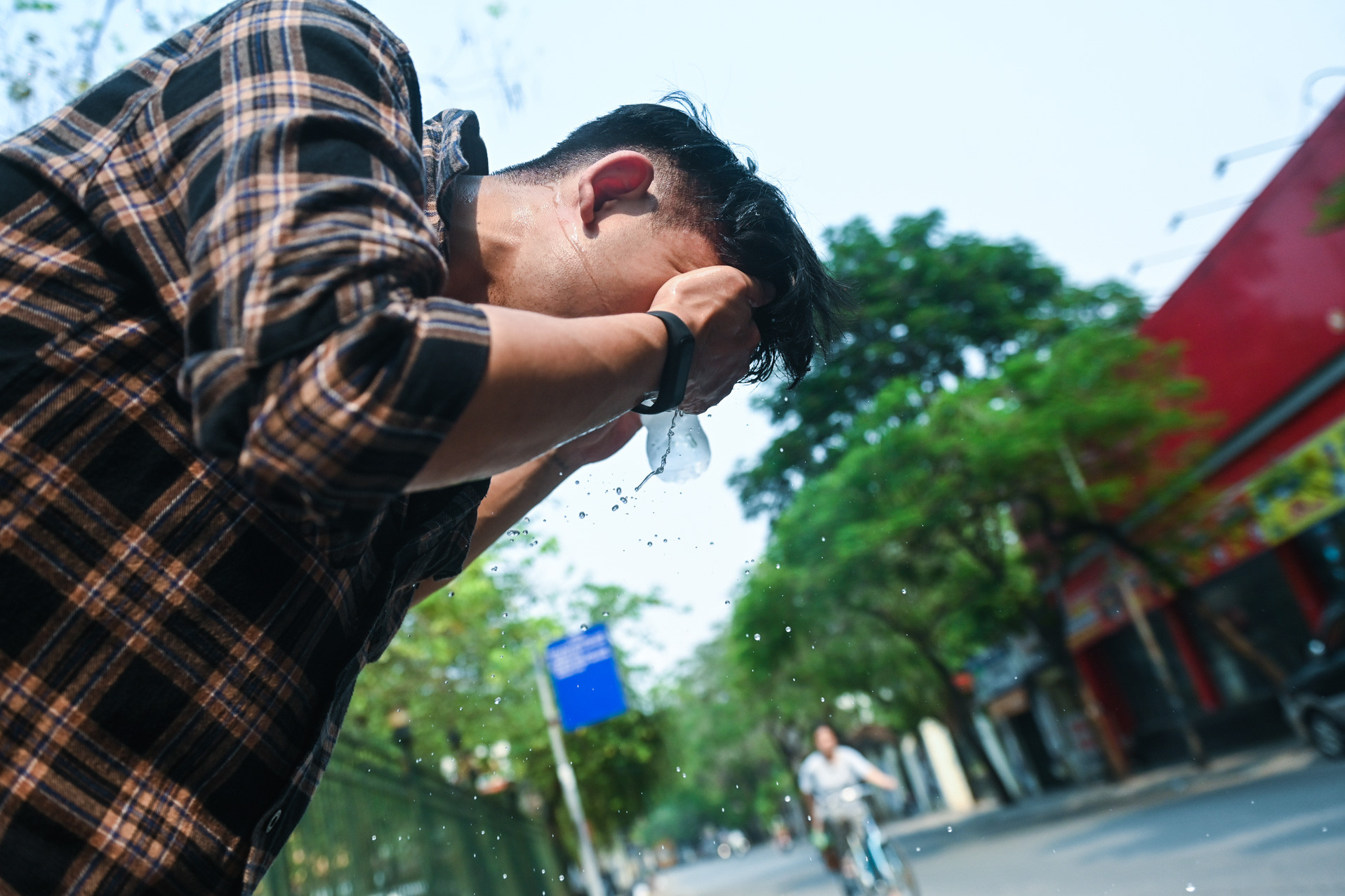 Đánh vật với nắng nóng ngày nghỉ lễ 30/4