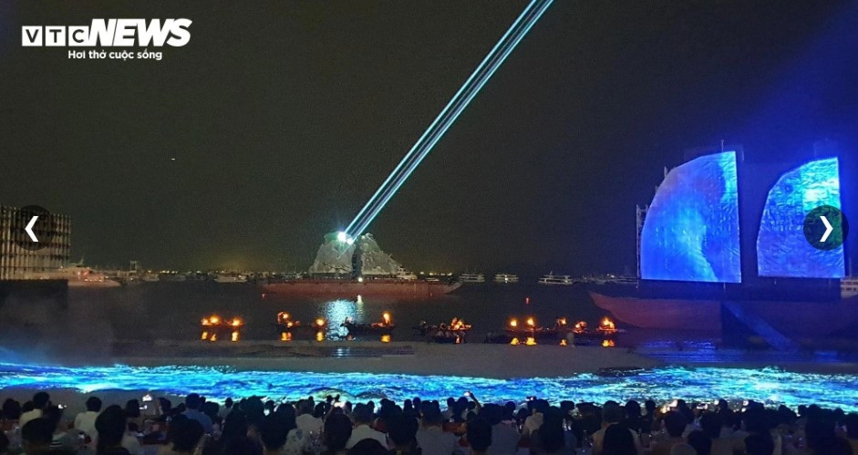 impressive images of drone light show during ha long carnival 2024 picture 2