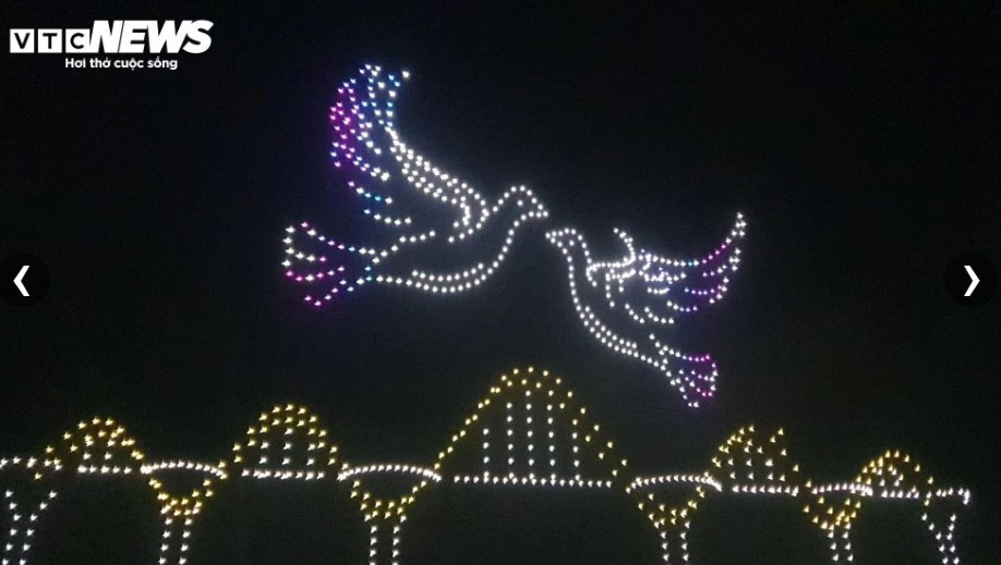 impressive images of drone light show during ha long carnival 2024 picture 8
