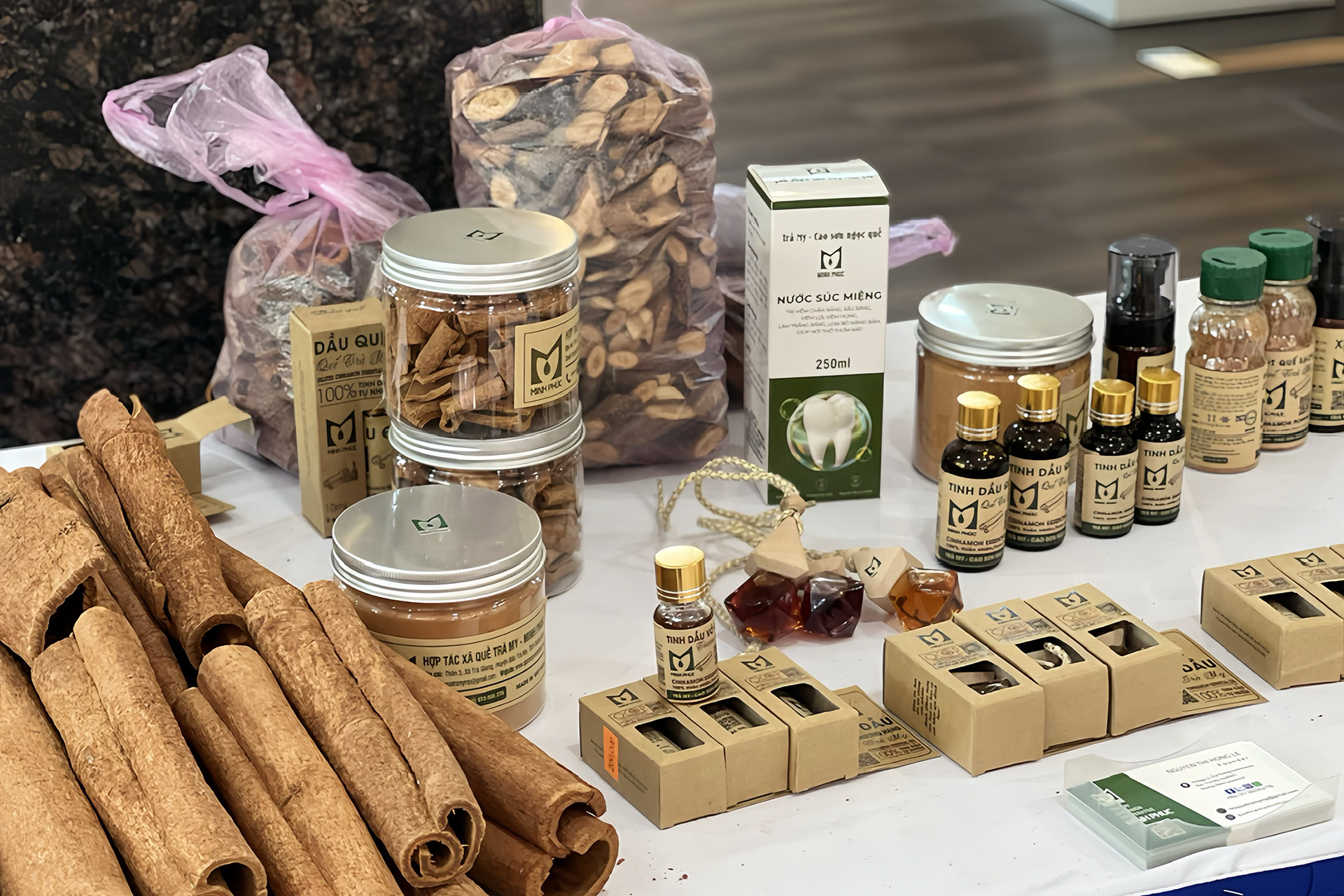 le hoi tinh dau que.jpg