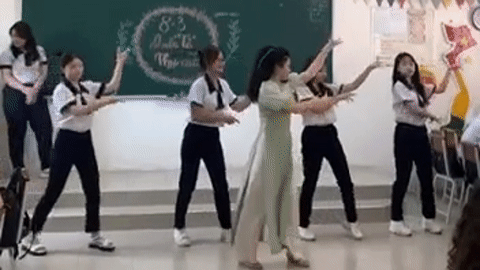 nhảy cùng học sinh