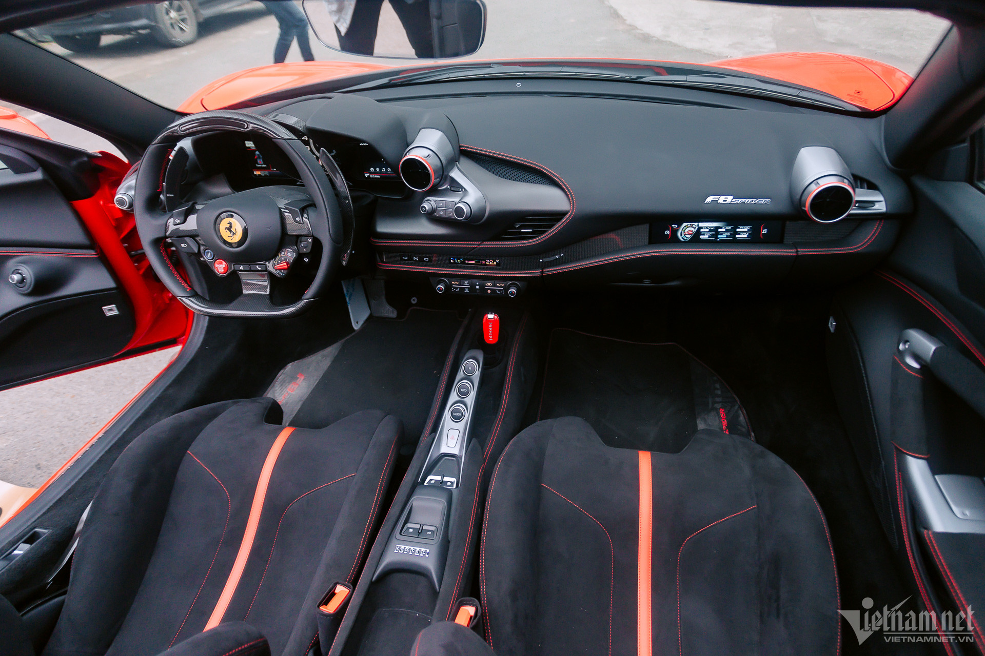 W-ferrari-f8-spider-11-1.jpg