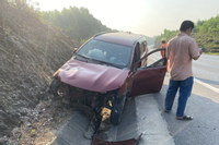 Bản tin chiều 4/4: Mặt đường nóng 63 độ, ô tô nổ lốp ở cao tốc Cam Lộ - La Sơn