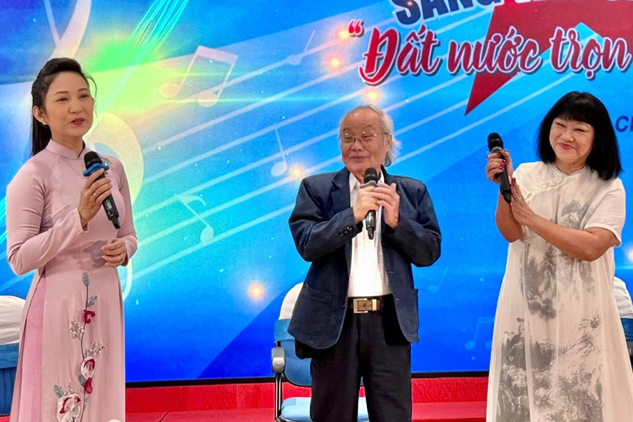 Cuộc hội ngộ xúc động của NSND Thanh Thúy, Cẩm Vân và nhạc sĩ Phạm Minh Tuấn