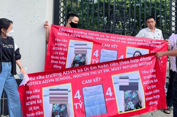 Để con theo trường quốc tế, mẹ chi 9 tỷ đồng và chuyện 'nhà giàu cũng khóc'