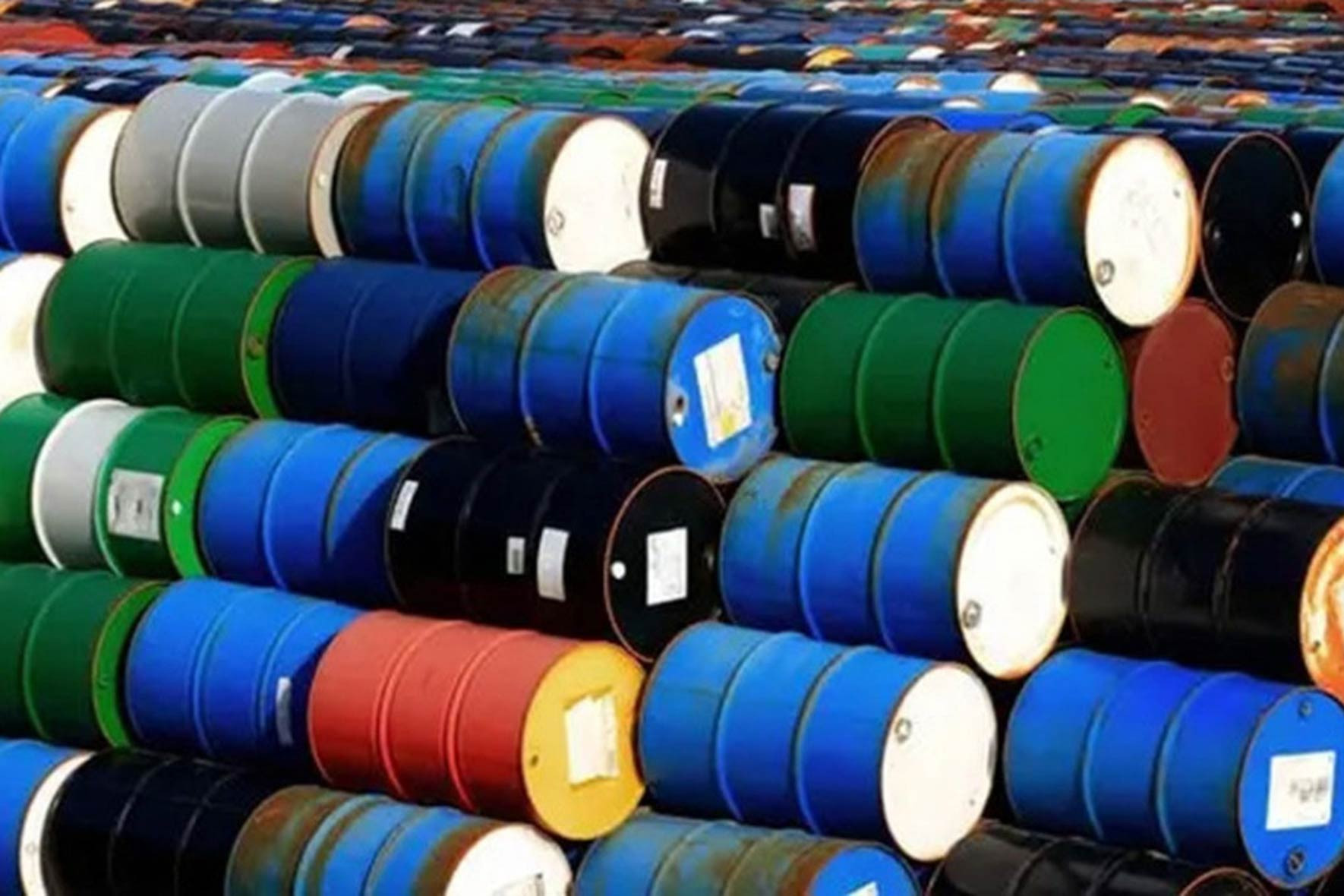 Giá xăng dầu hôm nay 5/4/2024 tăng vượt 90 USD/thùng
