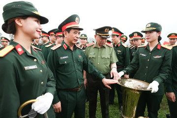 Hai Đại tướng kiểm tra, chỉ đạo hợp luyện diễu binh Chiến thắng Điện Biên Phủ