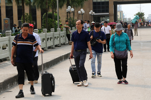Không còn cảnh hàng nghìn khách Trung Quốc ùn ùn qua Cửa khẩu Quốc tế Móng Cái