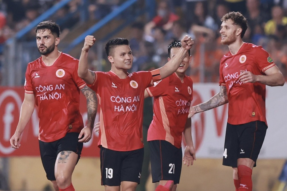 Quang Hải ghi siêu phẩm, CAHN lên nhì bảng