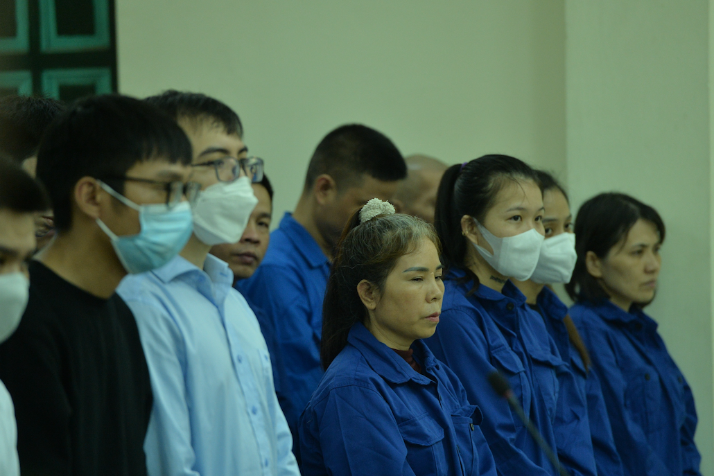 ‘Quý bà’ hầu tòa vì chi hơn 132 tỷ đồng đánh bạc trực tuyến