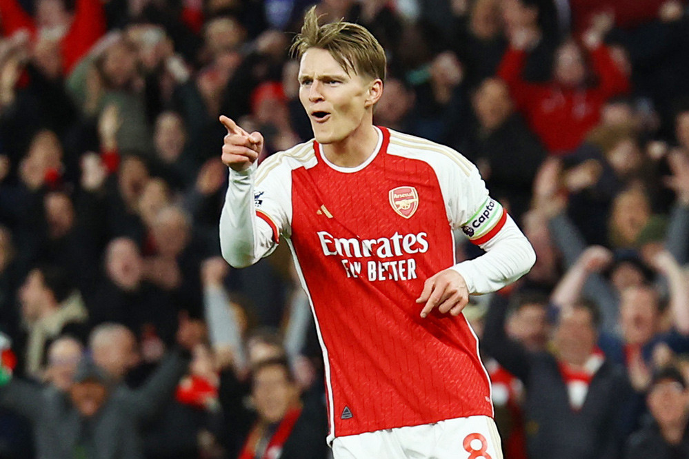 Thắng dễ Luton, Arsenal vững vàng ngôi số 1