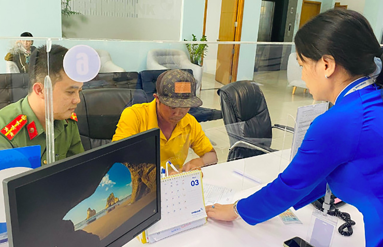 Trả lại hơn 400 triệu đồng chuyển khoản nhầm