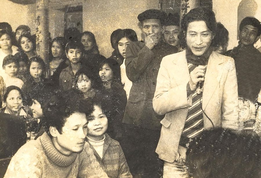 'Trong vài trăm phong bì tiền mừng đám cưới tôi có một... bài thơ'
