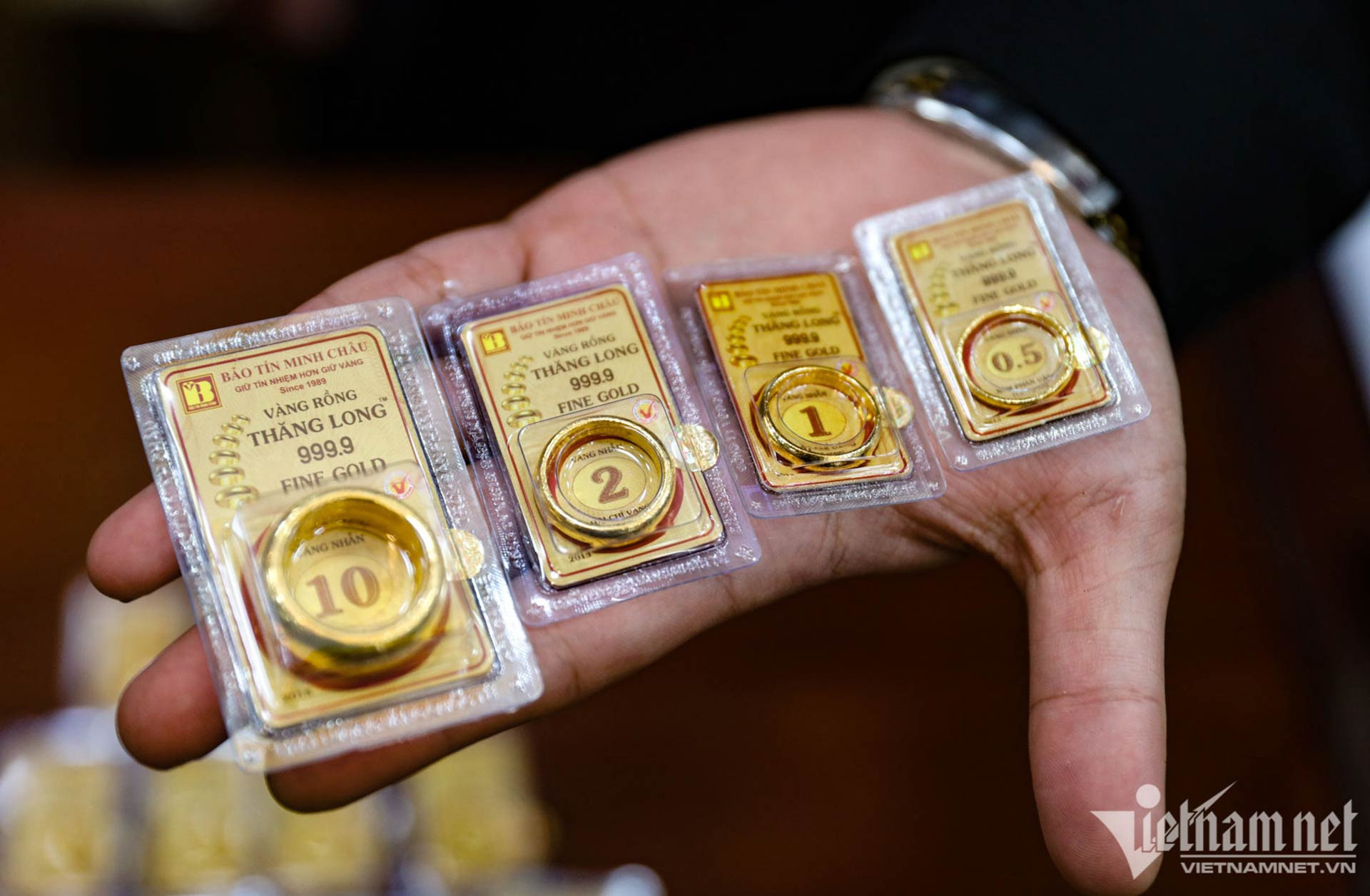 vang chi hieu 37 855 1093.jpg