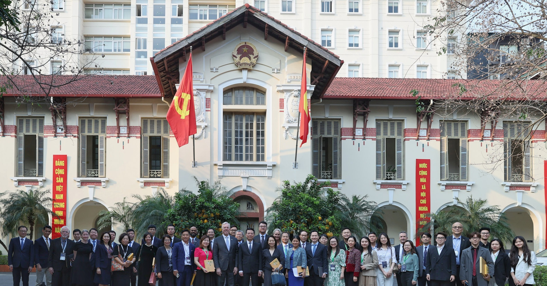 Việt Nam 'đất nước mở' về công ty số: Bộ trưởng