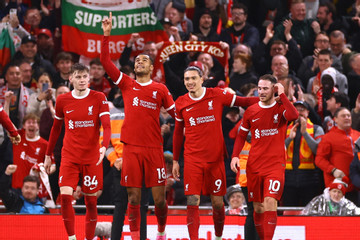 Bảng xếp hạng Ngoại hạng Anh vòng 31: Liverpool đòi lại ngôi đầu