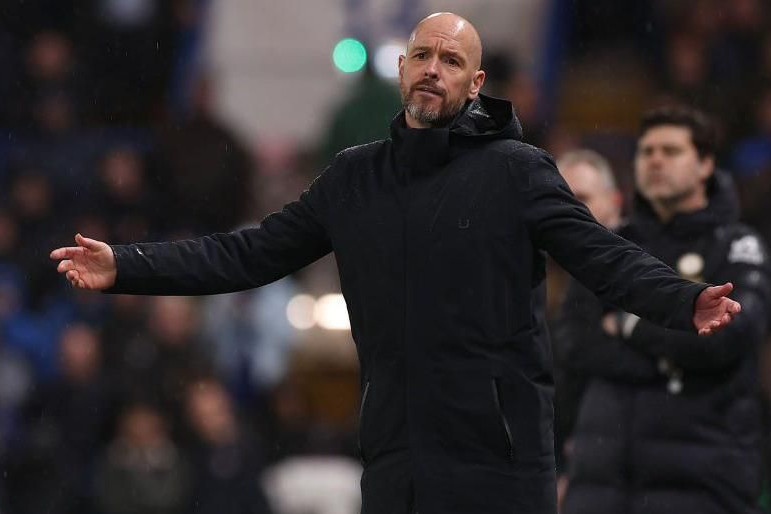 Erik ten Hag đổ lỗi sai lầm cá nhân khiến MU thua đau Chelsea