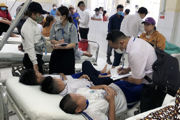 Hàng loạt học sinh tiểu học và THCS ở Nha Trang nhập viện