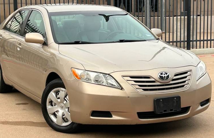 Tài chính 300 triệu, có nên mua xe Toyota Camry 2007 chạy 200.000 km?