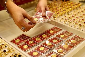 Vàng nhẫn vẫn 'lầm lũi' tăng giá, chinh phục đỉnh cao mới