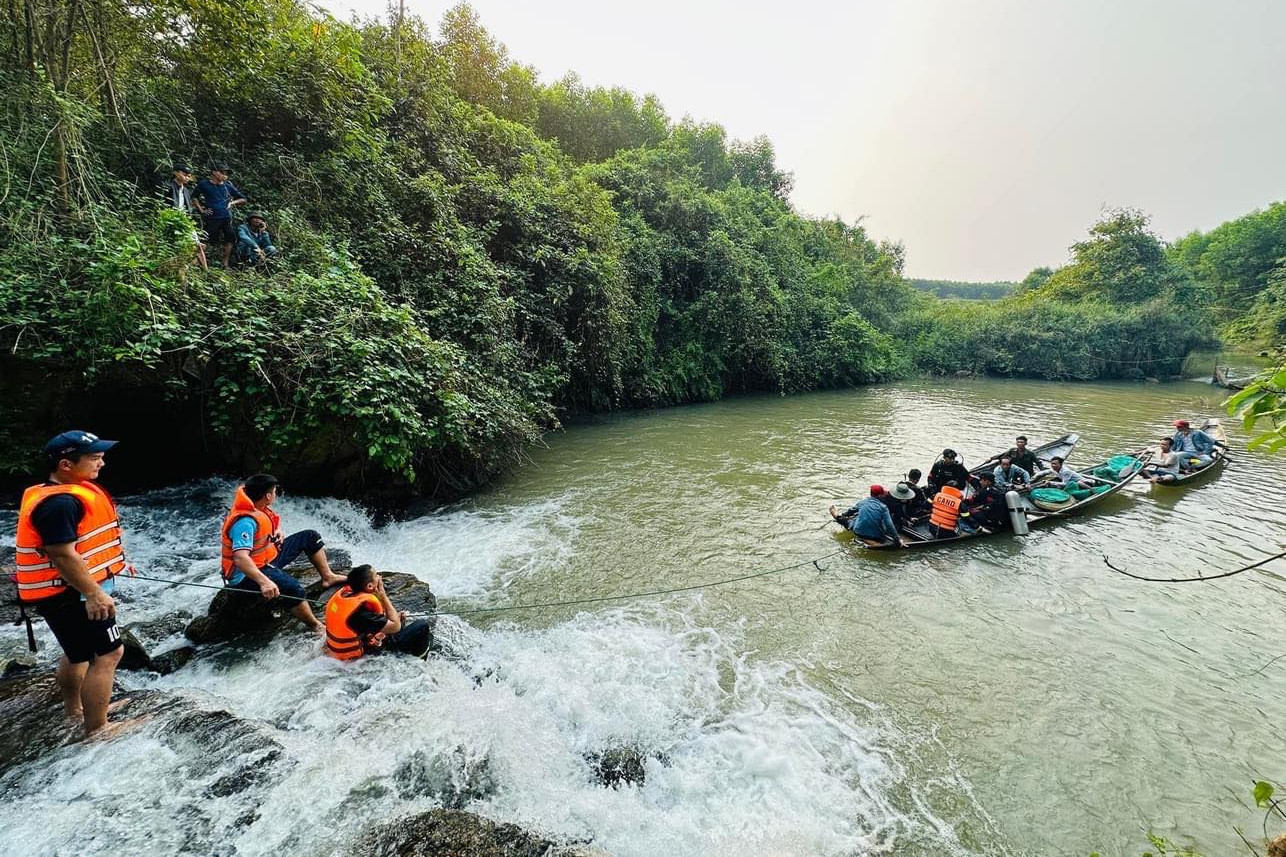 Bé gái 12 tuổi tử vong khi đi tắm cùng bạn ở Quảng Trị