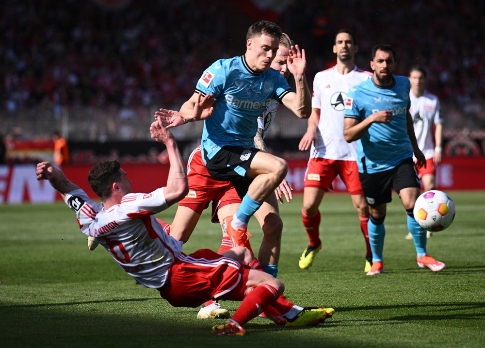 Leverkusen nối dài kỷ lục, chạm 1 tay vào chức vô địch Bundesliga union berlin v bayer leverkusen 2.jpg