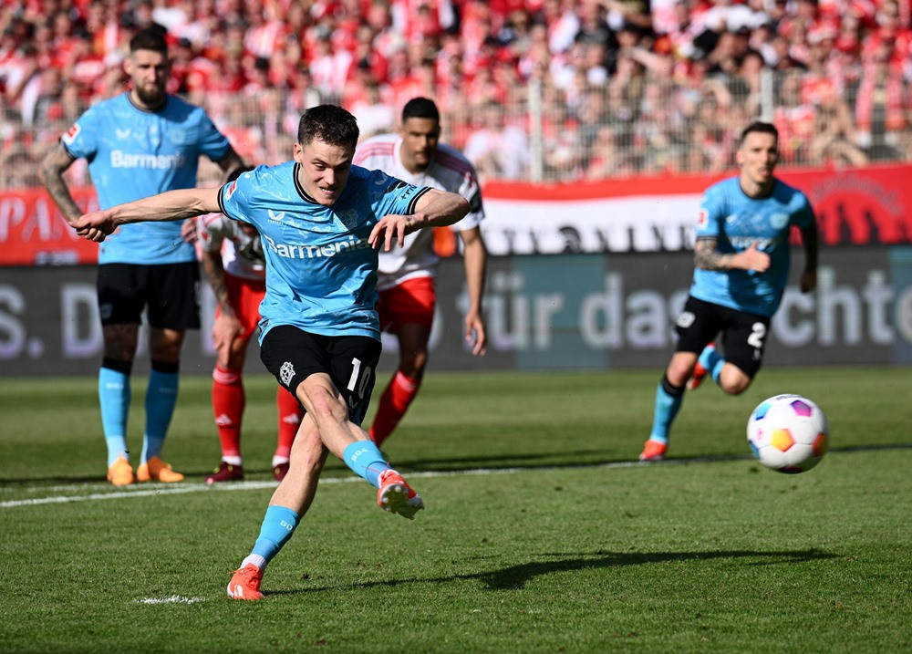 Leverkusen nối dài kỷ lục, chạm 1 tay vào chức vô địch Bundesliga union berlin v bayer leverkusen 3.jpg