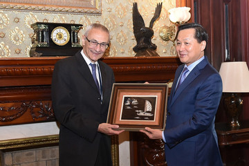 Phó Thủ tướng tiếp xúc với chính giới Mỹ, gặp trí thức người Việt tiêu biểu