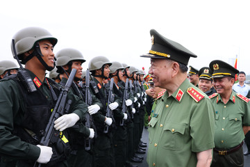 Đại tướng Tô Lâm kiểm tra tổng duyệt diễu binh của hơn 5.000 cảnh sát cơ động