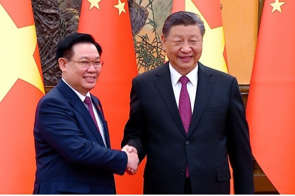 NA Chairman Hue meets top Chinese leader