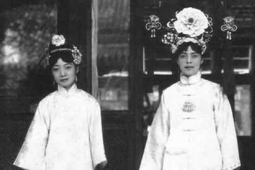 Tình bạn kỳ lạ của Hoàng hậu Trung Hoa cuối cùng và nữ gia sư người Anh