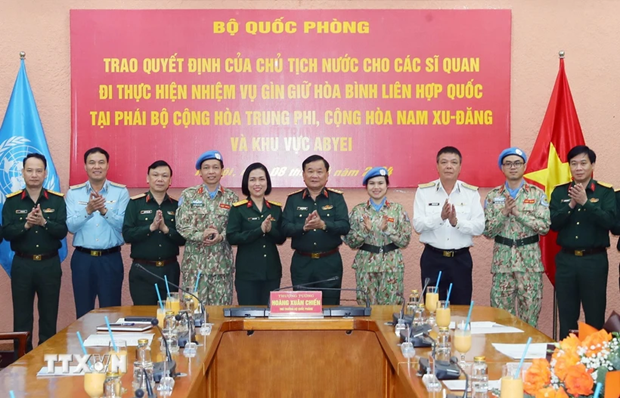 Vietnam sends three more officers to UN peacekeeping missions hinh anh 1