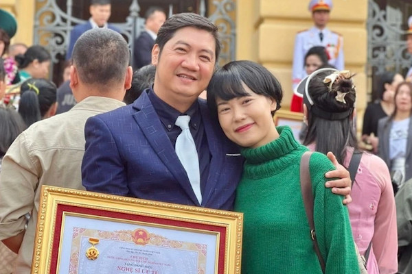 Vợ chồng NSƯT Vũ Xuân Trang - Hoàng Thy: Các vở diễn lỗ, phải làm nhiều nghề