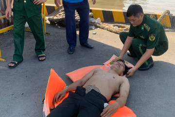 Bộ đội biên phòng cứu người đàn ông nhảy cầu Phú Mỹ tự tử