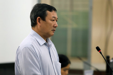 Cựu Giám đốc CDC Khánh Hòa khai không biết 2 tỷ đồng là tiền 'hoa hồng'
