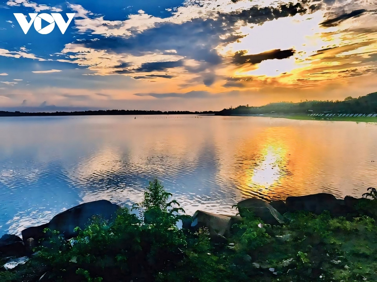 discovering pristine beauty of sa huynh beach in quang ngai province picture 12