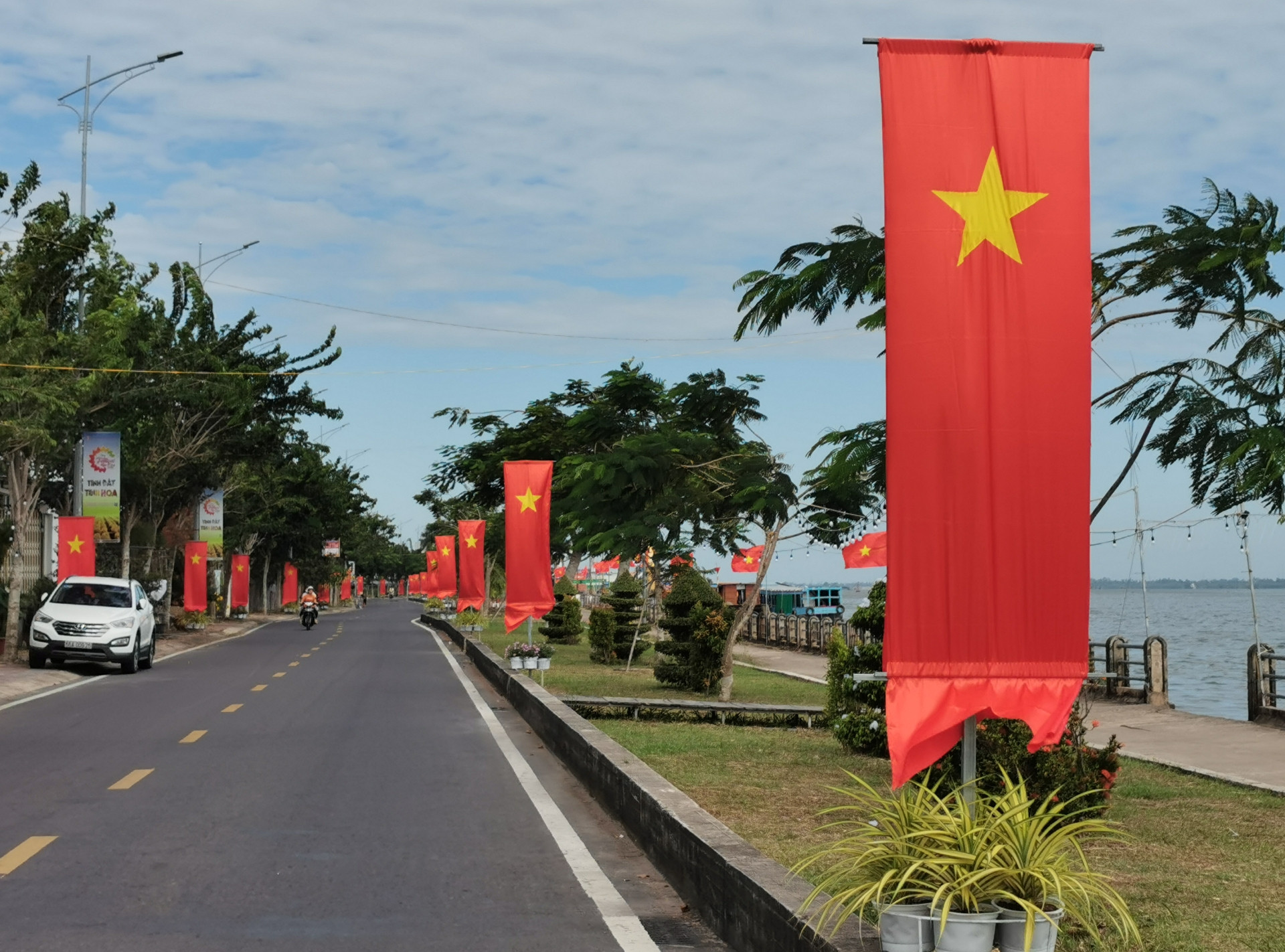 bo ke chan song song tien o phuong 3 tpsd.jpg