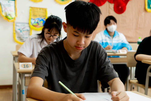 Đề thi thử lớp 10 môn Toán của huyện Kinh Môn, Hải Dương