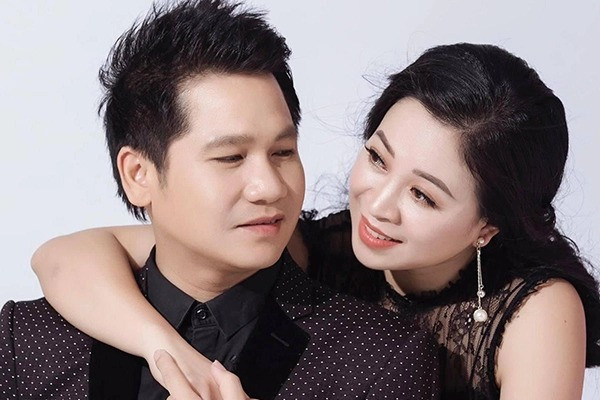 Đời thực nhà cao cửa rộng cùng vợ đẹp con tài năng của nam danh ca Trọng Tấn
